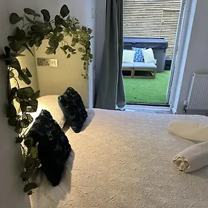Apartment Town Centre With Hot Tub, Cheltenham